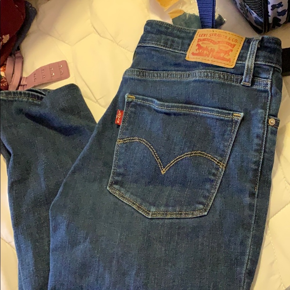 Levi’s distressed jeans